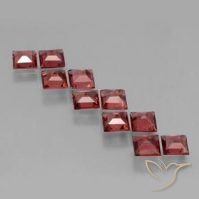 Shop natural 3.86ct 薄いスカーレットレッド パイロープガーネット gems, 四角形, from モザンビーグ at GemSelect. In stock, global shipping!