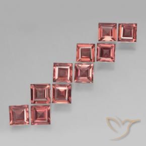 Shop natural 4.23ct 薄いスカーレットレッド パイロープガーネット gems, 四角形, from モザンビーグ at GemSelect. In stock, global shipping!