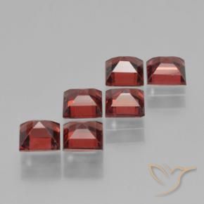 Shop natural 2.81ct カラントレッド パイロープガーネット gems, 四角形, from モザンビーグ at GemSelect. In stock, global shipping!