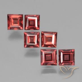 Shop natural 2.59ct スカーレットレッド パイロープガーネット gems, 四角形, from モザンビーグ at GemSelect. In stock, global shipping!