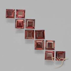 Shop natural 3.85ct ミディアムダークレッド パイロープガーネット gems, 四角形, from モザンビーグ at GemSelect. In stock, global shipping!