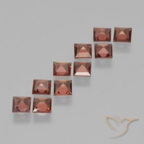 Shop natural 3.16ct ベリーレッド パイロープガーネット gems, 四角形, from モザンビーグ at GemSelect. In stock, global shipping!