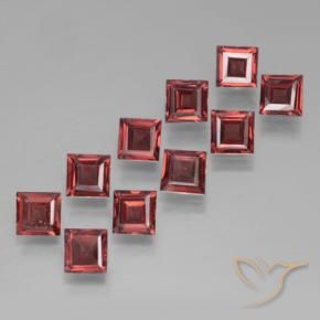 Shop natural 3.70ct ディープレッド パイロープガーネット gems, 四角形, from モザンビーグ at GemSelect. In stock, global shipping!