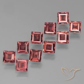 Shop natural 3.72ct ディープレッド パイロープガーネット gems, 四角形, from モザンビーグ at GemSelect. In stock, global shipping!