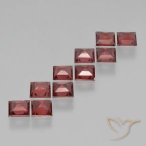 Shop natural 3.63ct ディープレッド パイロープガーネット gems, 四角形, from モザンビーグ at GemSelect. In stock, global shipping!