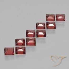 Shop natural 4.07ct ダークレッド パイロープガーネット gems, 四角形, from モザンビーグ at GemSelect. In stock, global shipping!