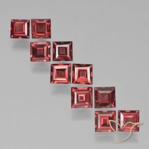 Shop natural 4.41ct 濃いスカーレットレッド パイロープガーネット gems, 四角形, from モザンビーグ at GemSelect. In stock, global shipping!