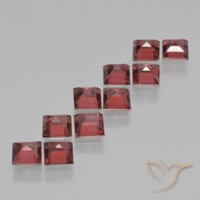 Shop natural 4.41ct 濃いスカーレットレッド パイロープガーネット gems, 四角形, from モザンビーグ at GemSelect. In stock, global shipping!