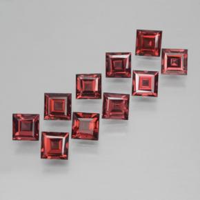 4.49カラットの天然ディープレッドパイロープガーネット（4×4 mm・四角）
