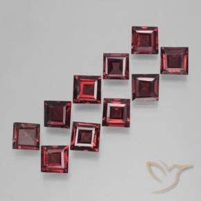 Shop natural 3.80ct 濃いブラッドレッド パイロープガーネット gems, 四角形, from モザンビーグ at GemSelect. In stock, global shipping!