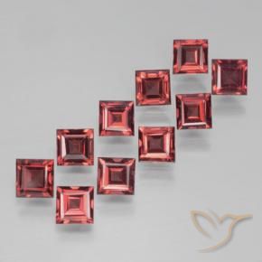 Shop natural 4.50ct ディープレッド パイロープガーネット gems, 四角形, from モザンビーグ at GemSelect. In stock, global shipping!