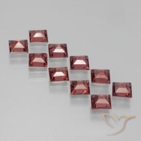 Shop natural 3.67ct ディープローズレッド パイロープガーネット gems, 四角形, from モザンビーグ at GemSelect. In stock, global shipping!