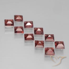 Shop natural 4.06ct 濃いクリムゾンレッド パイロープガーネット gems, 四角形, from モザンビーグ at GemSelect. In stock, global shipping!