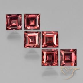 Shop natural 2.96ct ディープレッド パイロープガーネット gems, 四角形, from モザンビーグ at GemSelect. In stock, global shipping!