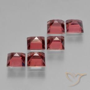 Shop natural 2.96ct ディープレッド パイロープガーネット gems, 四角形, from モザンビーグ at GemSelect. In stock, global shipping!