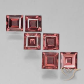 Shop natural 2.75ct スカーレットレッドトーン パイロープガーネット gems, 四角形, from モザンビーグ at GemSelect. In stock, global shipping!