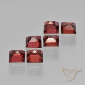 Shop natural 2.43ct 濃いスカーレットレッド パイロープガーネット gems, 四角形, from モザンビーグ at GemSelect. In stock, global shipping!