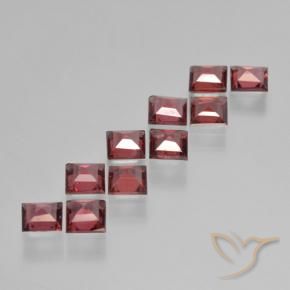 Shop natural 3.38ct ミディアムダークレッド パイロープガーネット gems, 四角形, from モザンビーグ at GemSelect. In stock, global shipping!