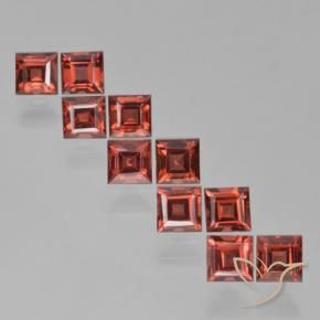 Shop natural 4.39ct スカーレットレッド パイロープガーネット gems, 四角形, from モザンビーグ at GemSelect. In stock, global shipping!