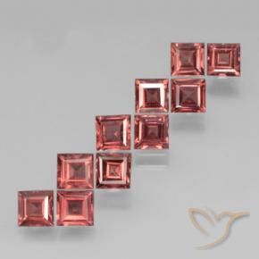Shop natural 4.17ct 薄いスカーレットレッド パイロープガーネット gems, 四角形, from モザンビーグ at GemSelect. In stock, global shipping!