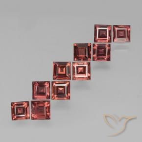 Shop natural 4.03ct スカーレットレッド パイロープガーネット gems, 四角形, from モザンビーグ at GemSelect. In stock, global shipping!