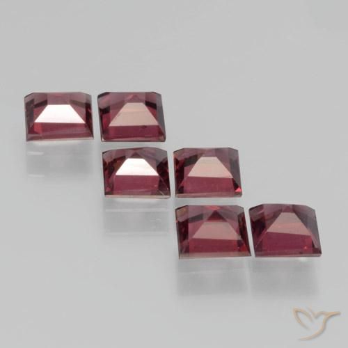 Shop natural 2.57ct ラズベリーレッド パイロープガーネット gems, 四角形, from モザンビーグ at GemSelect. In stock, global shipping!