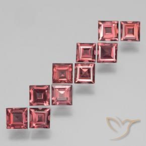 Shop natural 3.92ct ディープレッド パイロープガーネット gems, 四角形, from モザンビーグ at GemSelect. In stock, global shipping!