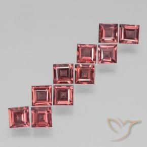 Shop natural 3.95ct クリムゾンレッド パイロープガーネット gems, 四角形, from モザンビーグ at GemSelect. In stock, global shipping!