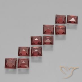 Shop natural 3.52ct ディープレッド パイロープガーネット gems, 四角形, from モザンビーグ at GemSelect. In stock, global shipping!