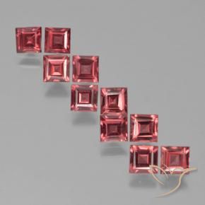 Shop natural 4.03ct スカーレットレッド パイロープガーネット gems, 四角形, from モザンビーグ at GemSelect. In stock, global shipping!