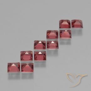 Shop natural 4.03ct スカーレットレッド パイロープガーネット gems, 四角形, from モザンビーグ at GemSelect. In stock, global shipping!