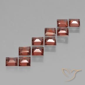 Shop natural 3.76ct 濃いクリムゾンレッド パイロープガーネット gems, 四角形, from モザンビーグ at GemSelect. In stock, global shipping!