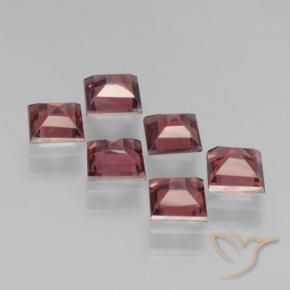 Shop natural 2.34ct ディープレッド パイロープガーネット gems, 四角形, from モザンビーグ at GemSelect. In stock, global shipping!