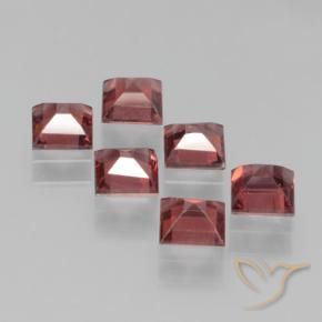 Shop natural 2.55ct スカーレットレッド パイロープガーネット gems, 四角形, from モザンビーグ at GemSelect. In stock, global shipping!