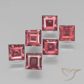 Shop natural 2.65ct スカーレットレッド パイロープガーネット gems, 四角形, from モザンビーグ at GemSelect. In stock, global shipping!