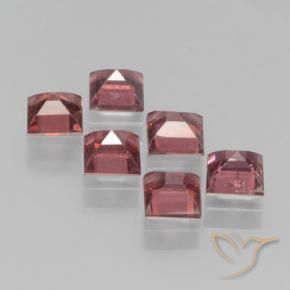 Shop natural 2.65ct スカーレットレッド パイロープガーネット gems, 四角形, from モザンビーグ at GemSelect. In stock, global shipping!