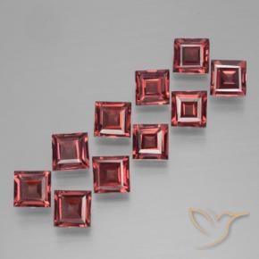 Shop natural 3.76ct 濃いスカーレットレッド パイロープガーネット gems, 四角形, from モザンビーグ at GemSelect. In stock, global shipping!