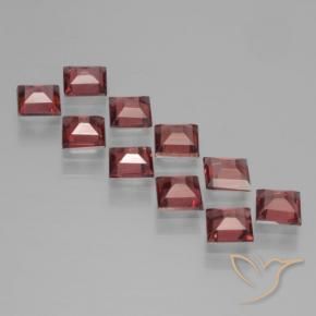 Shop natural 3.76ct 濃いスカーレットレッド パイロープガーネット gems, 四角形, from モザンビーグ at GemSelect. In stock, global shipping!
