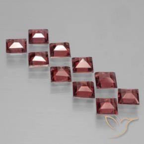 Shop natural 4.27ct クリムゾンレッド パイロープガーネット gems, 四角形, from モザンビーグ at GemSelect. In stock, global shipping!