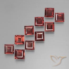 Shop natural 3.43ct ディープレッド パイロープガーネット gems, 四角形, from モザンビーグ at GemSelect. In stock, global shipping!