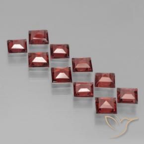 Shop natural 3.43ct ディープレッド パイロープガーネット gems, 四角形, from モザンビーグ at GemSelect. In stock, global shipping!
