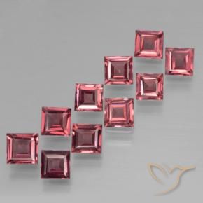Shop natural 3.37ct ディープレッド パイロープガーネット gems, 四角形, from モザンビーグ at GemSelect. In stock, global shipping!