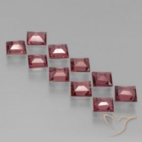 Shop natural 3.37ct ディープレッド パイロープガーネット gems, 四角形, from モザンビーグ at GemSelect. In stock, global shipping!