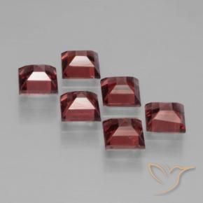 Shop natural 2.66ct ディープレッド パイロープガーネット gems, 四角形, from モザンビーグ at GemSelect. In stock, global shipping!