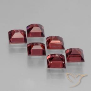 Shop natural 2.93ct 濃いレッドワイン パイロープガーネット gems, 四角形, from モザンビーグ at GemSelect. In stock, global shipping!