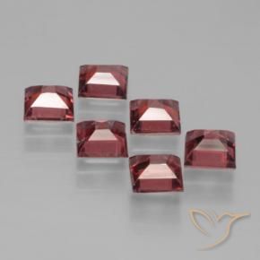 Shop natural 2.68ct 濃いスカーレットレッド パイロープガーネット gems, 四角形, from モザンビーグ at GemSelect. In stock, global shipping!