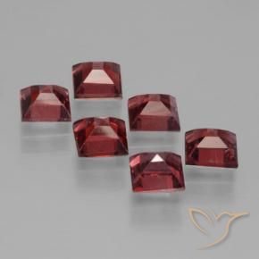 Shop natural 2.80ct 濃いスカーレットレッド パイロープガーネット gems, 四角形, from モザンビーグ at GemSelect. In stock, global shipping!