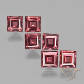 Shop natural 2.54ct ディープレッド パイロープガーネット gems, 四角形, from モザンビーグ at GemSelect. In stock, global shipping!