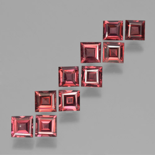 4.19カラットの天然ミディアムレッドパイロープガーネット（4×4 mm・四角）