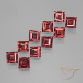 Shop natural 3.34ct ダークレッド パイロープガーネット gems, 四角形, from モザンビーグ at GemSelect. In stock, global shipping!